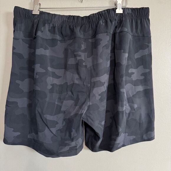Fabletics NWT camo black The 7” One Short size XXL - Picture 2 of 8